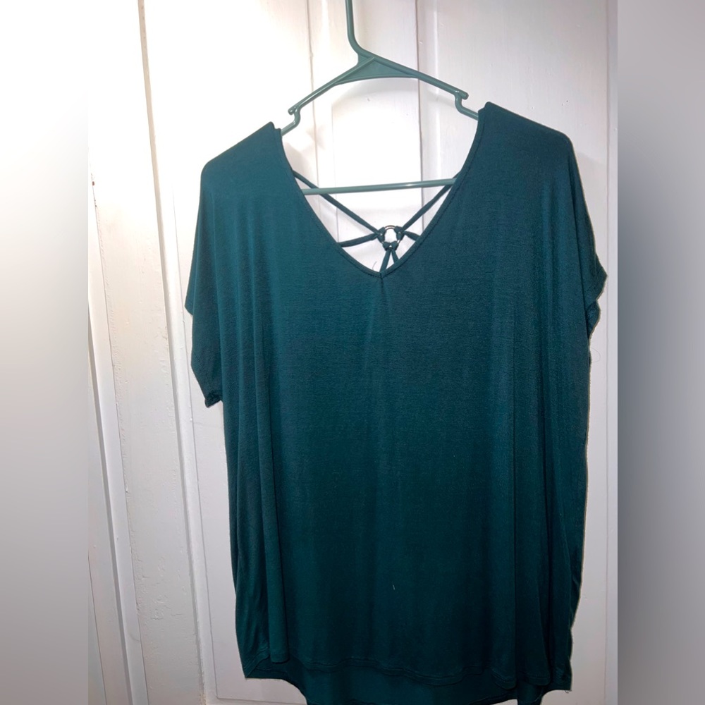 Beautiful forest green flowy top 💚